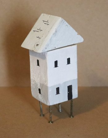 Tiny house on stilts #1975